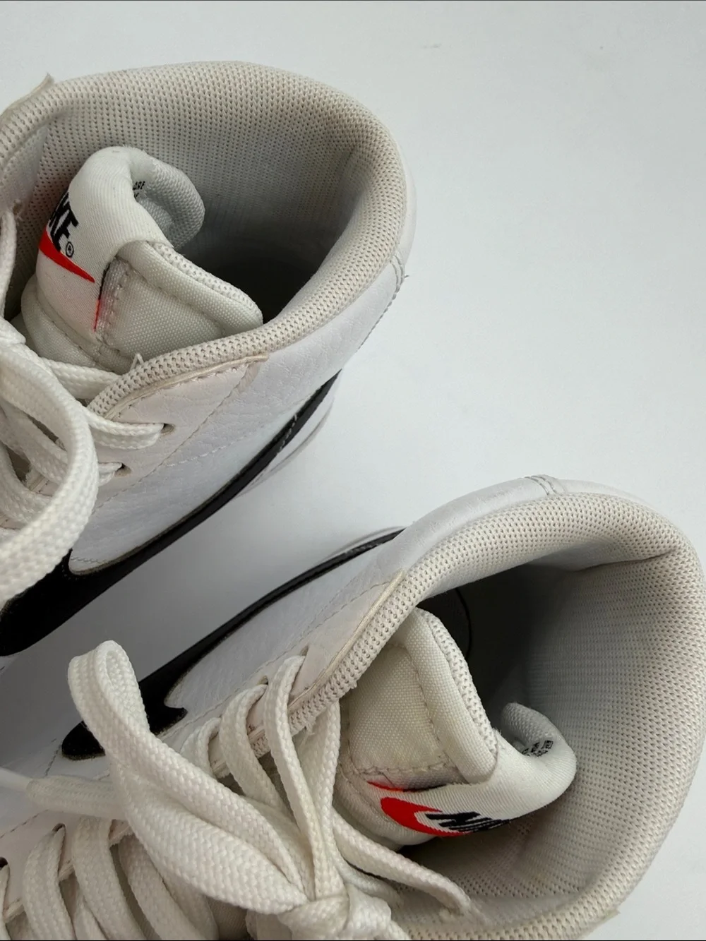 Nike Blazer Mid 77 White Black Athletic Shoes Sneaker DA4086-100 Youth Size 6
